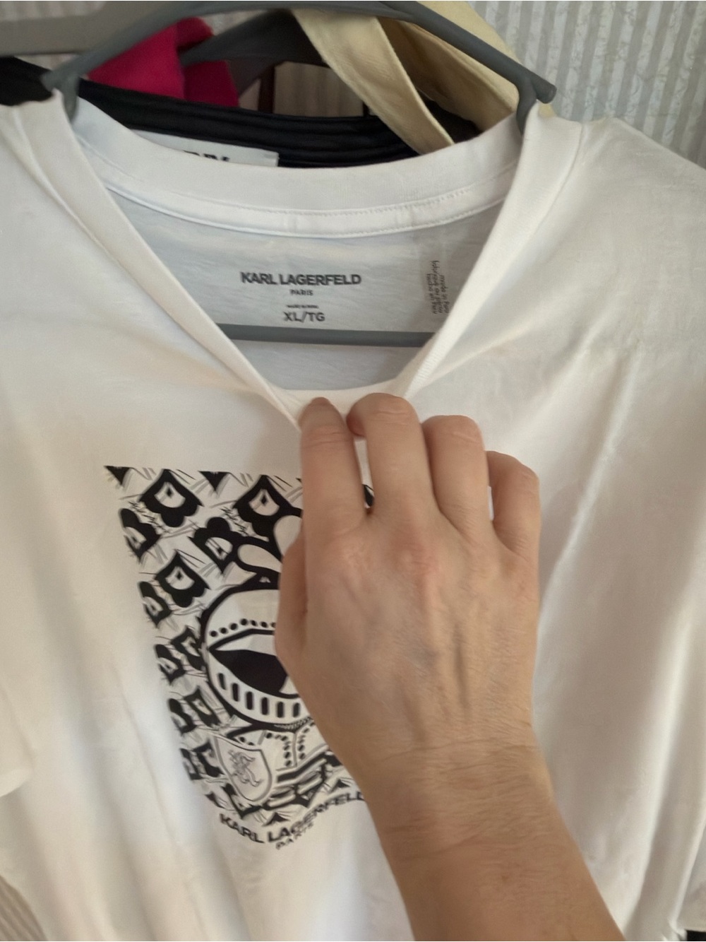 Karl Lagerfeld Paris White Graphic unisex T-Shirt XL. Karl the Knight. - Picture 3 of 5